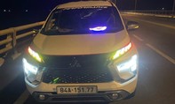 Nam thanh niên bỏ lại xe ô tô 7 chỗ trên cầu Cổ Chiên rồi “mất tích”