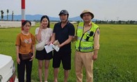 Cảnh sát giao thông tuần tra nhặt được 200 triệu đồng, liền tìm người đánh rơi trao trả lại