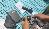 Bắt đối tượng cho vay lãi nặng, thu giữ thêm súng đạn, dao kiếm