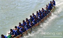 Sôi động lễ hội đua thuyền đầu năm mới trên sông Cà Ty