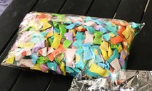 Hàng chục học sinh có dấu hiệu ngộ độc nghi vấn do ăn kẹo không rõ nguồn gốc