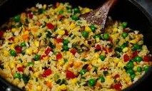 Hơn 60 học sinh ở Cà Mau bị ngộ độc sau khi ăn cơm chiên Dương Châu miễn phí