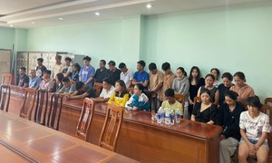 Công an quận Gò Vấp bắt quả tang gần 30 đối tượng đánh bài ăn tiền