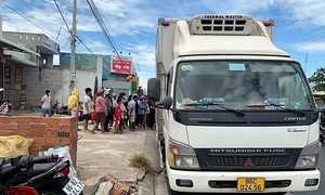 Tông đuôi xe tải, hai vợ chồng ngụ TPHCM tử vong tại Bình Thuận