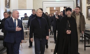 Ông Putin có chuyến thăm bất ngờ tới bán đảo Crimea