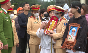 Nghẹn ngào tiễn đưa các liệt sỹ Công an hy sinh ở đèo Bảo Lộc về nơi an nghỉ