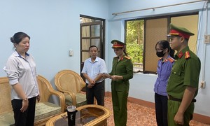 Bắt nguyên kế toán Chi nhánh Văn phòng đất đai huyện Lộc Ninh, Bình Phước