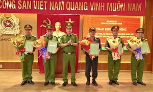 Khen thưởng các lực lượng phá vụ án “giết người, cướp tài sản” tại huyện Hóc Môn
