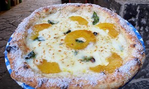 Người dân Ý tranh luận sôi nổi vì ý tưởng thêm dứa vào bánh pizza