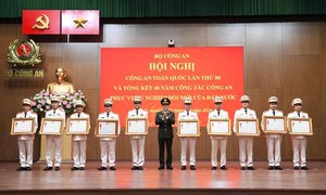 Công an TP.Hồ Chí Minh vinh dự nhận Cờ thi đua của Thủ tướng Chính phủ