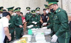 Phục kích bắt 2 đối tượng vận chuyển số lượng ma túy “khủng” vào Việt Nam