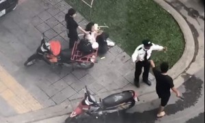 Vụ clip người đàn ông dùng hung khí tấn công 2 phụ nữ: Tạm giữ 1 đối tượng