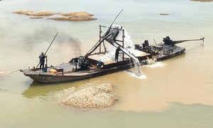 Kon Tum: Sông Đăk Bla oằn mình "gánh" mỏ cát và thủy điện