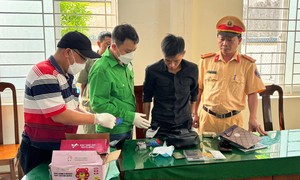 Bắt hai đối tượng vận chuyển ma túy từ TPHCM về Quảng Ngãi