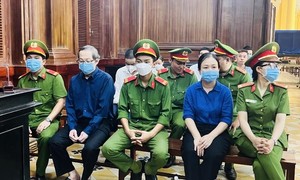 Cựu giám đốc Bệnh viện Thủ Đức hầu tòa vụ mua kit test của Việt Á