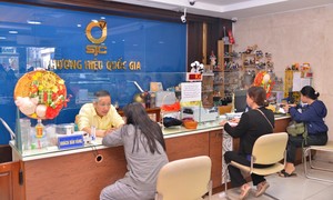 TPHCM: Sẽ khắc phục tình trạng người dân chờ đợi mỏi mệt mua vàng SJC