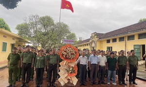 Công đoàn Công an TPHCM về nguồn: Dâng hoa, dâng hương tại Nhà đày Buôn Mê Thuột