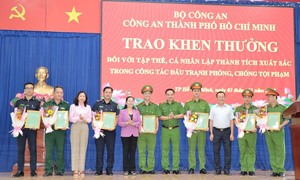 Công an TPHCM khen thưởng các tập thể, cá nhân lập thành tích xuất sắc khám phá nhiều chuyên án