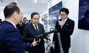 Chủ tịch Quốc hội Trần Thanh Mẫn thăm Khu Phát triển Kinh tế-Công nghệ Bắc Kinh
