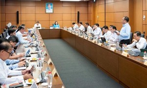 Phân cấp thẩm quyền phù hợp để xử lý kịp thời các tình huống cấp bách về quốc phòng, an ninh