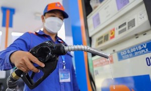 Bảo đảm cung ứng xăng dầu cho sản xuất, kinh doanh và tiêu dùng của người dân