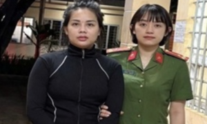 Vận động đối tượng trốn truy nã liên quan đến ma túy ra đầu thú