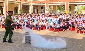 Trang bị kỹ năng và kiến thức an toàn giao thông cho học sinh