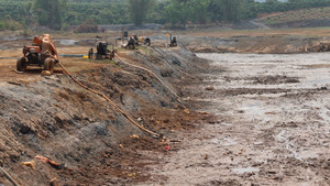 Bắc Tây Nguyên: Ao hồ cạn kiệt, người dân chật vật tìm nước mùa khô