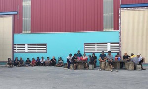 Công nhân thất nghiệp vì chờ… điện