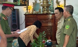 Bắt đối tượng xây dựng gần 50 căn nhà trên đất người khác rồi bán cho nhiều người