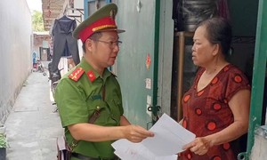 Anh cảnh sát khu vực hết lòng vì dân