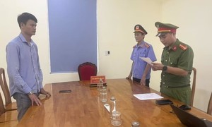 Khởi tố giám đốc công ty sản xuất nước tăng lực giả, bán tại các khu vực cổng trường học