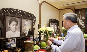 Tổng Bí thư, Chủ tịch nước Tô Lâm dâng hương tưởng nhớ các đồng chí nguyên lãnh đạo Đảng, Nhà nước