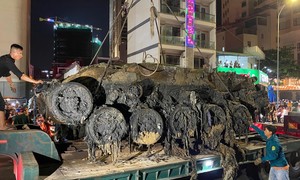 Chùm ảnh hé lộ nhiều hiện vật tìm thấy khi trục vớt xe tăng ở biển Quy Nhơn