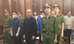 Xét xử vụ 'hô biến' khu đất 'vàng' ở Bến Vân Đồn, gây thất thoát hơn 542 tỷ đồng