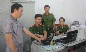 Công an phường Bình Dương giải quyết thủ tục hành chính vào buổi tối, cuối tuần cho công nhân, người lao động