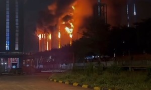 Video cháy lớn tại nhà máy Tôn Hoa Sen trong khu công nghiệp Phú Mỹ 1