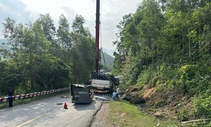 Hai người tử vong, 1 người bị thương khi ô tô lật trên đèo Violak