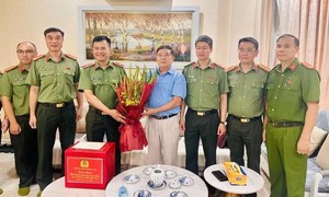 Công an TP. Hà Nội thăm hỏi, tri ân các đồng chí nguyên lãnh đạo CATP