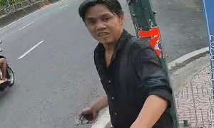 Video: Công an TPHCM bắt giữ đối tượng đập phá hơn 10 tủ đổi pin xe điện lắp đặt nơi công cộng