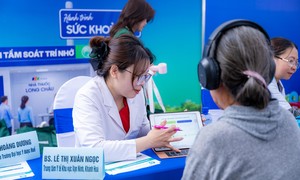 Long Châu đồng hành tổ chức chương trình tầm soát suy giảm trí nhớ miễn phí cho người dân Huế