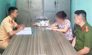 Video: Xử lý người phụ nữ 'vô tư' tập lắc vòng trên đường ray gây bức xúc dư luận