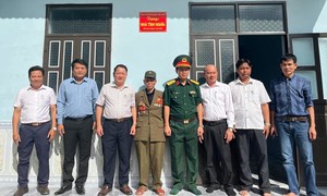 Trao tặng nhà cho con của người hoạt động kháng chiến bị nhiễm chất độc hóa học