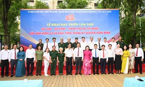 Khai mạc triển lãm ảnh tái hiện hành trình 50 năm Thành phố mang tên Bác
