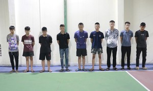 Bắt 11 đối tượng mang hung khí rượt đuổi đánh nhau trên đường