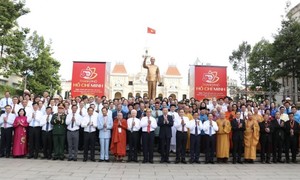 Tổng Bí thư, Chủ tịch nước Tô Lâm cùng các đồng chí lãnh đạo dâng hoa tưởng nhớ Chủ tịch Hồ Chí Minh
