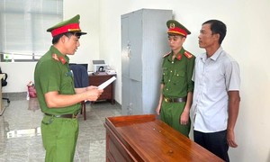 Khởi tố đối tượng tiêu xài hết số tiền do người khác chuyển khoản nhầm, không trả