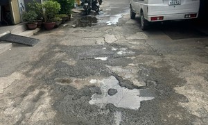 Đường Đô Đốc Lộc (phường Phú Thọ Hòa): Xuống cấp nhiều năm, cần sớm được cải tạo, nâng cấp
