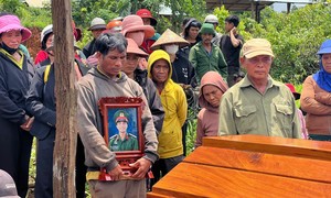 Chủ tịch nước truy tặng Huân chương Dũng cảm cho chiến sĩ hy sinh khi cứu 2 người bị điện giật