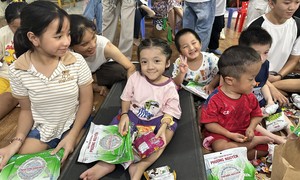 Nghị lực nở hoa trên những ‘khung xương thủy tinh’
